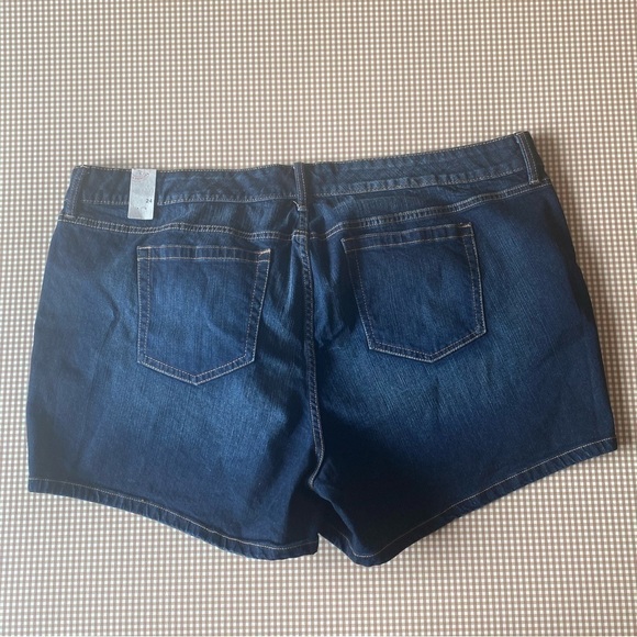 Torrid women’s denim shorts. Size 24. NWT - Picture 1 of 14
